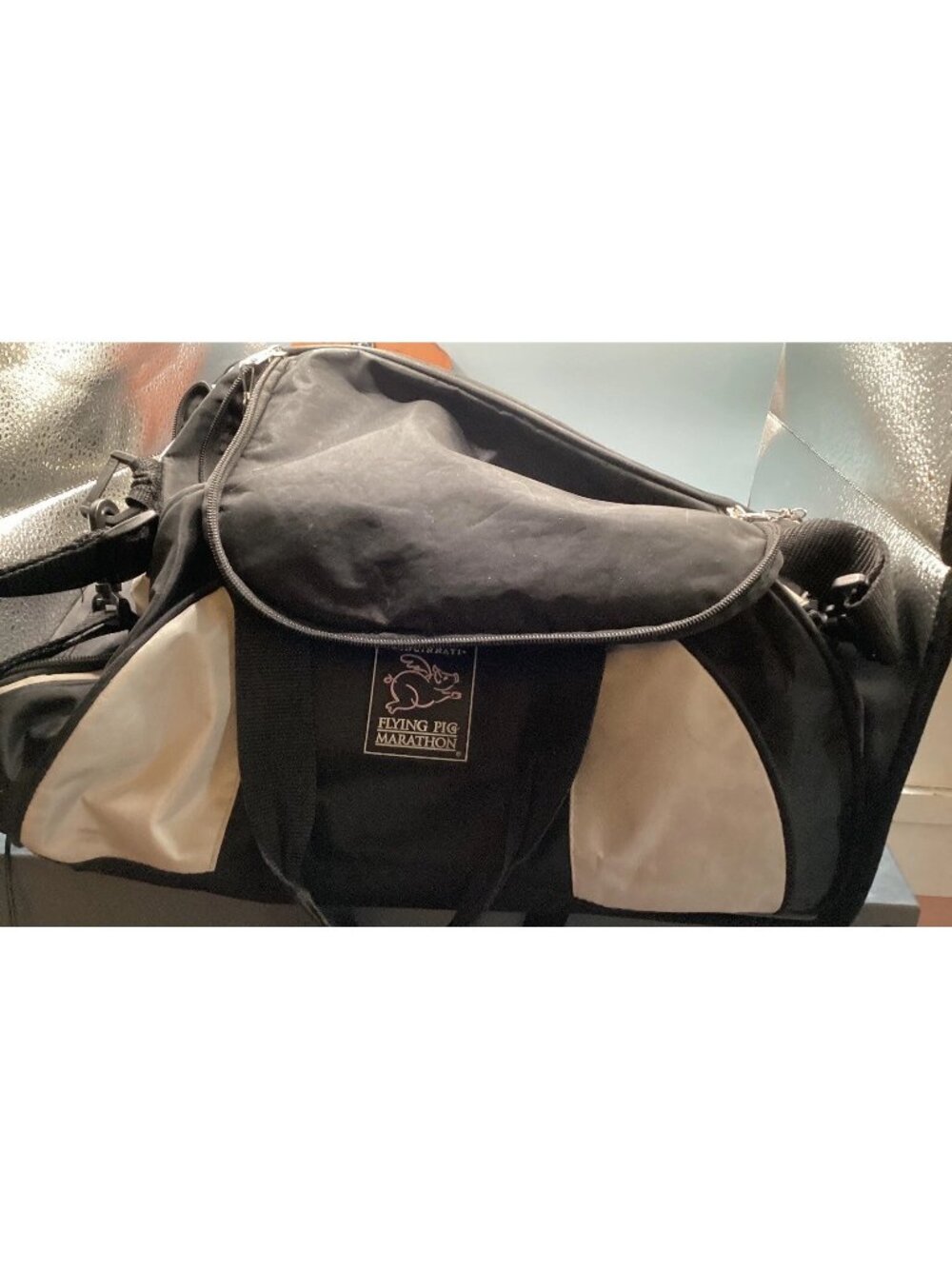 Cincinnati Flying Pig Marathon Black Duffle Bag Medium Shoulder Strap Pockets